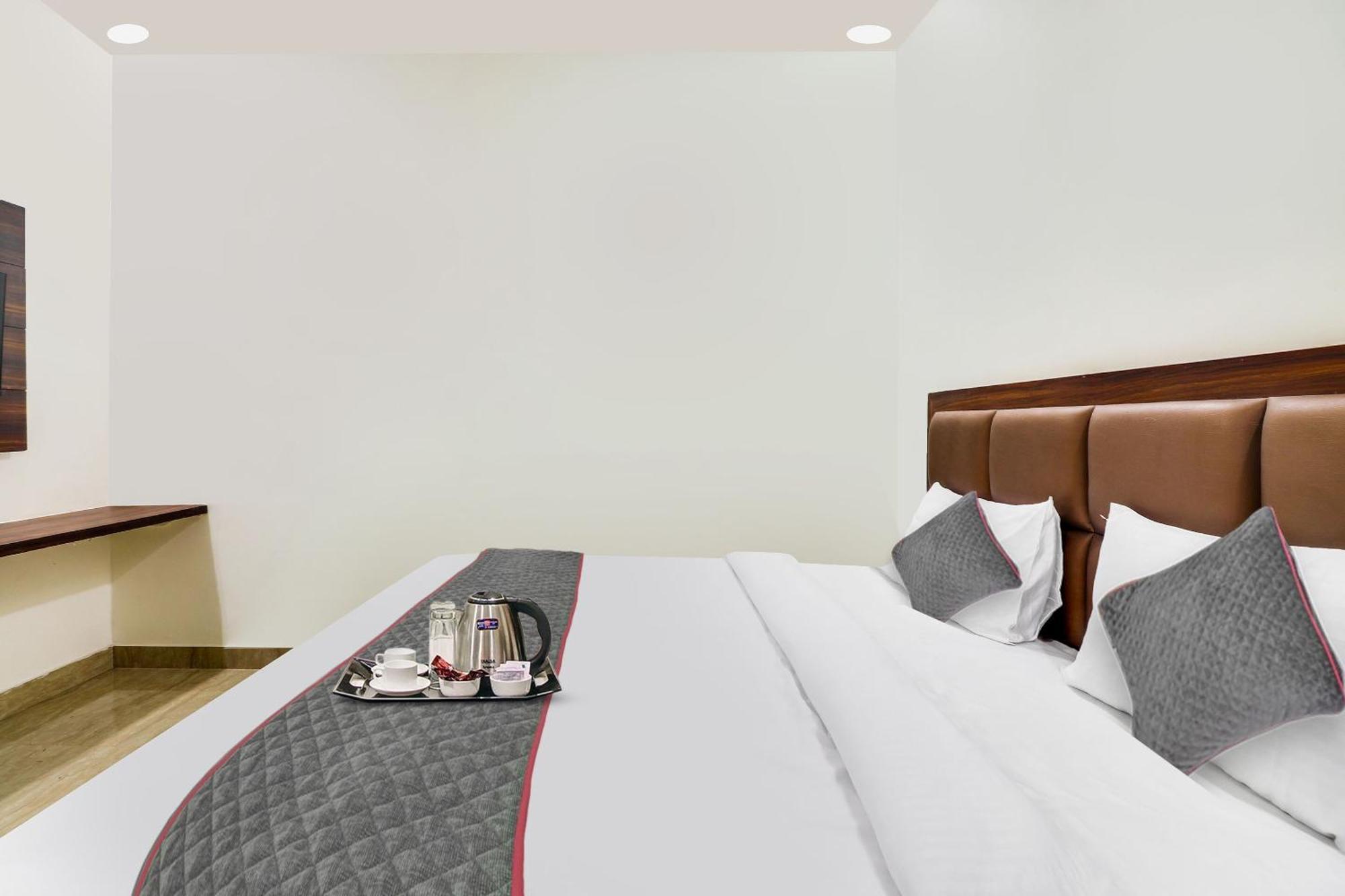 Hotel O Golden Grand Agra  Esterno foto